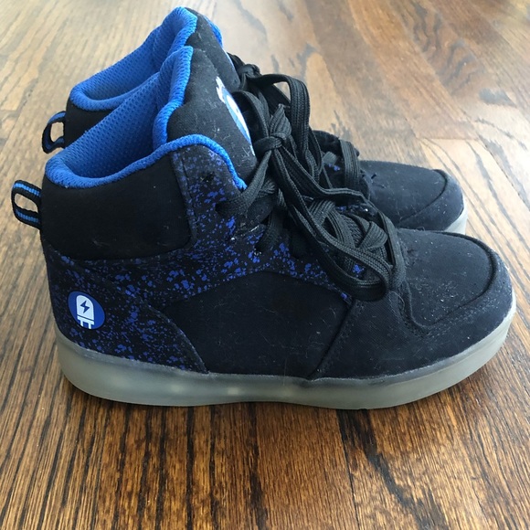 Sneakers - Picture 3 of 6